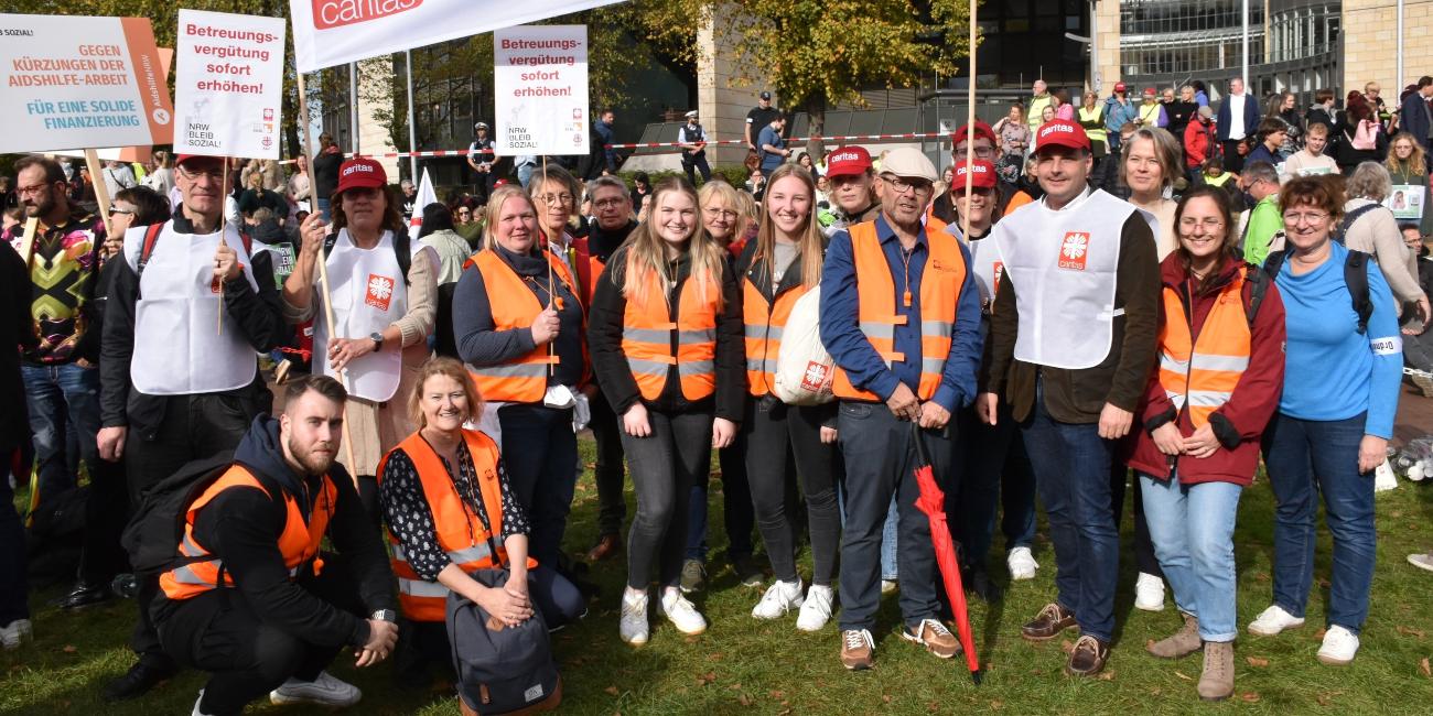 Mitarbeitende des Caritasverbandes Ahaus-Vreden und Kollegen aus Münster nahmen an der Kundgebung teil.