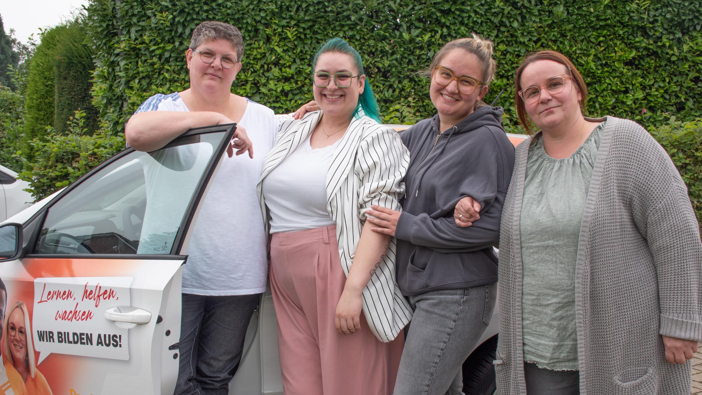 Daniela Storck, Luzie Vogel und Laura Hollweg (v.l.) bilden das Team der Zentralen Praxisanleitung. Dem Trio steht Ausbildungskoordinatorin Miriam Klöpper zur Seite.