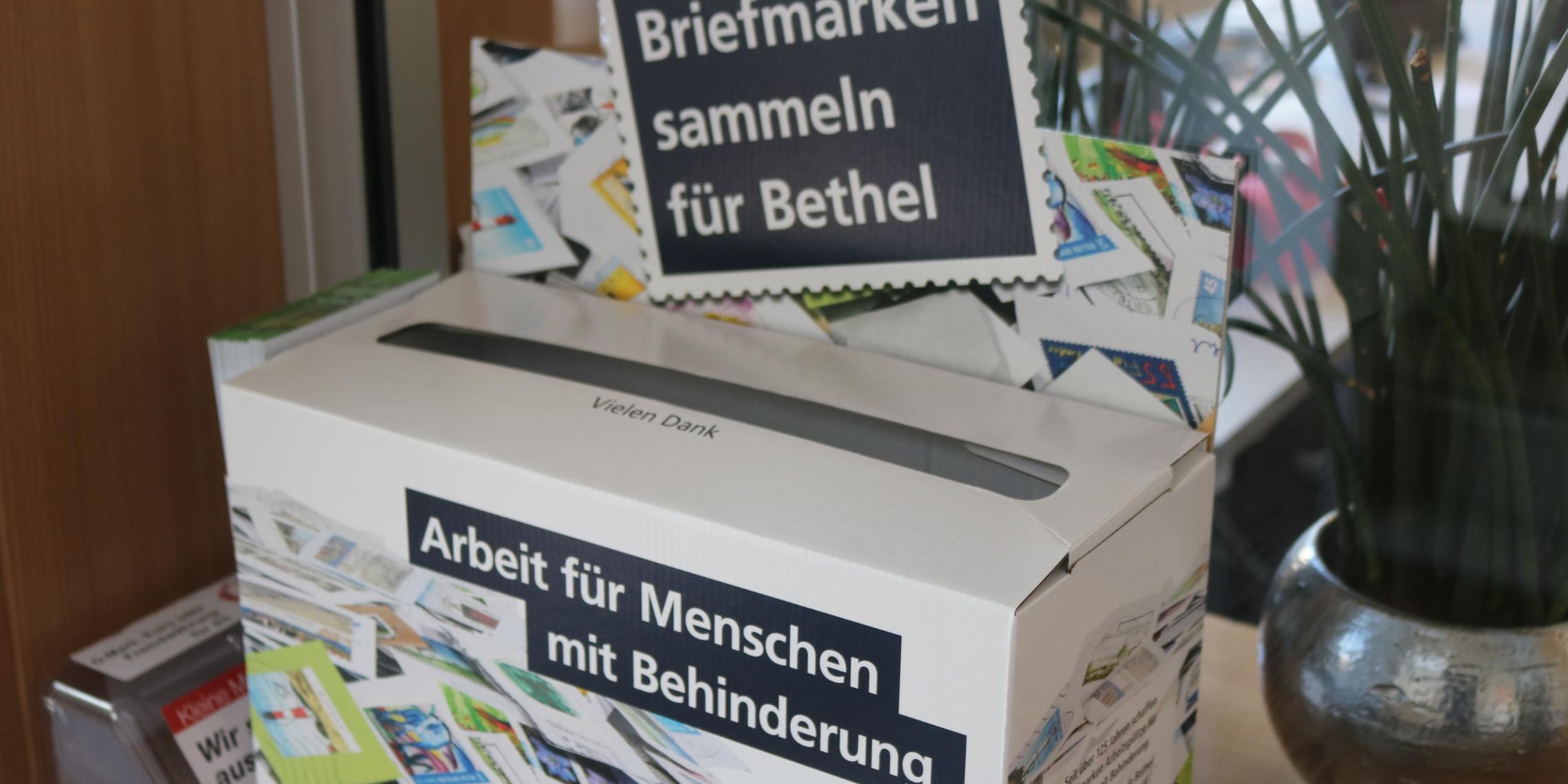 Im Haus der Beratung gibt es jetzt eine Sammelstelle für Briefmarken.