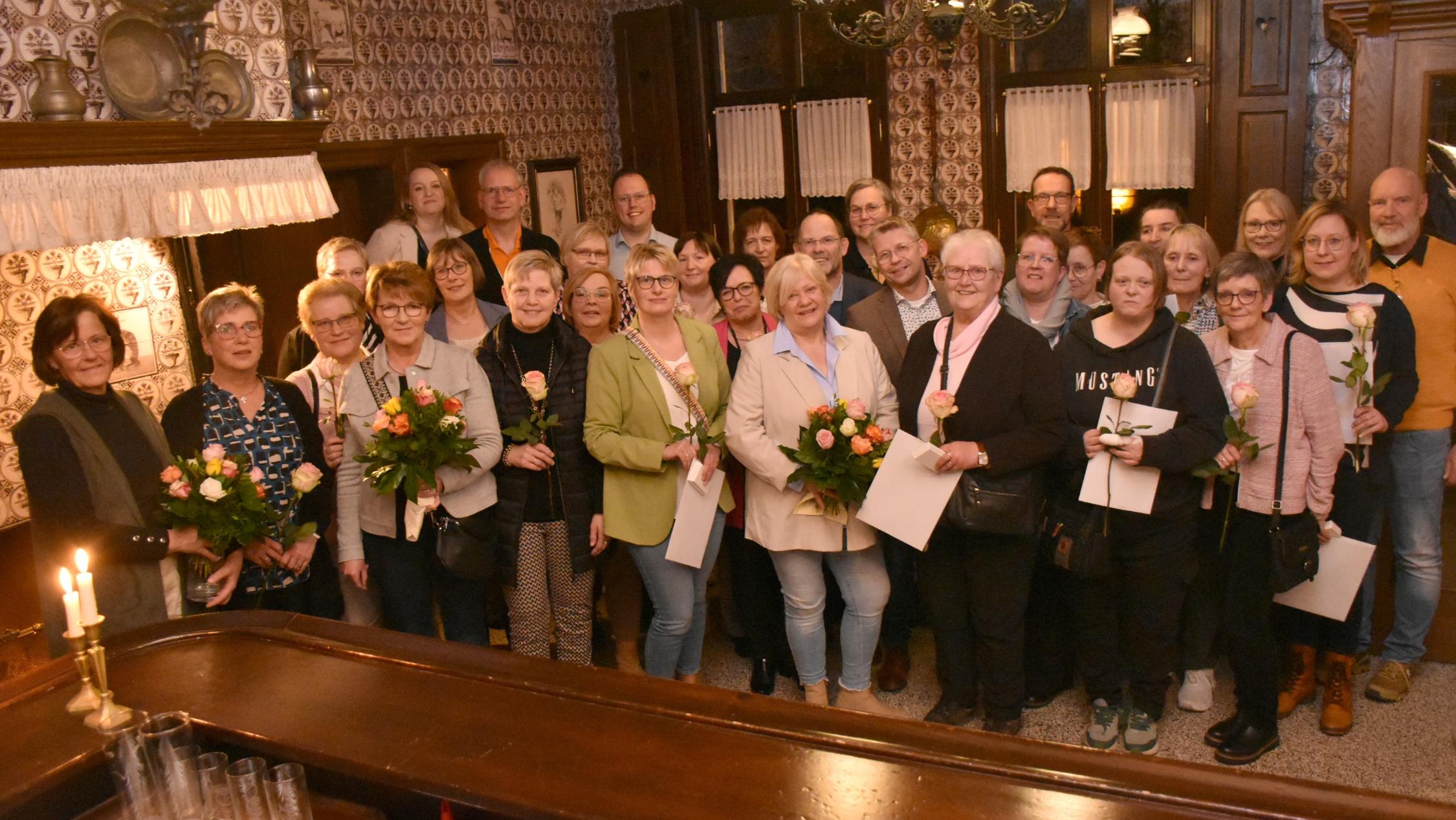 In einer Feierstunde ehrte der Vorstand des Caritasverbandes Ahaus-Vreden zahlreiche Jubilare.