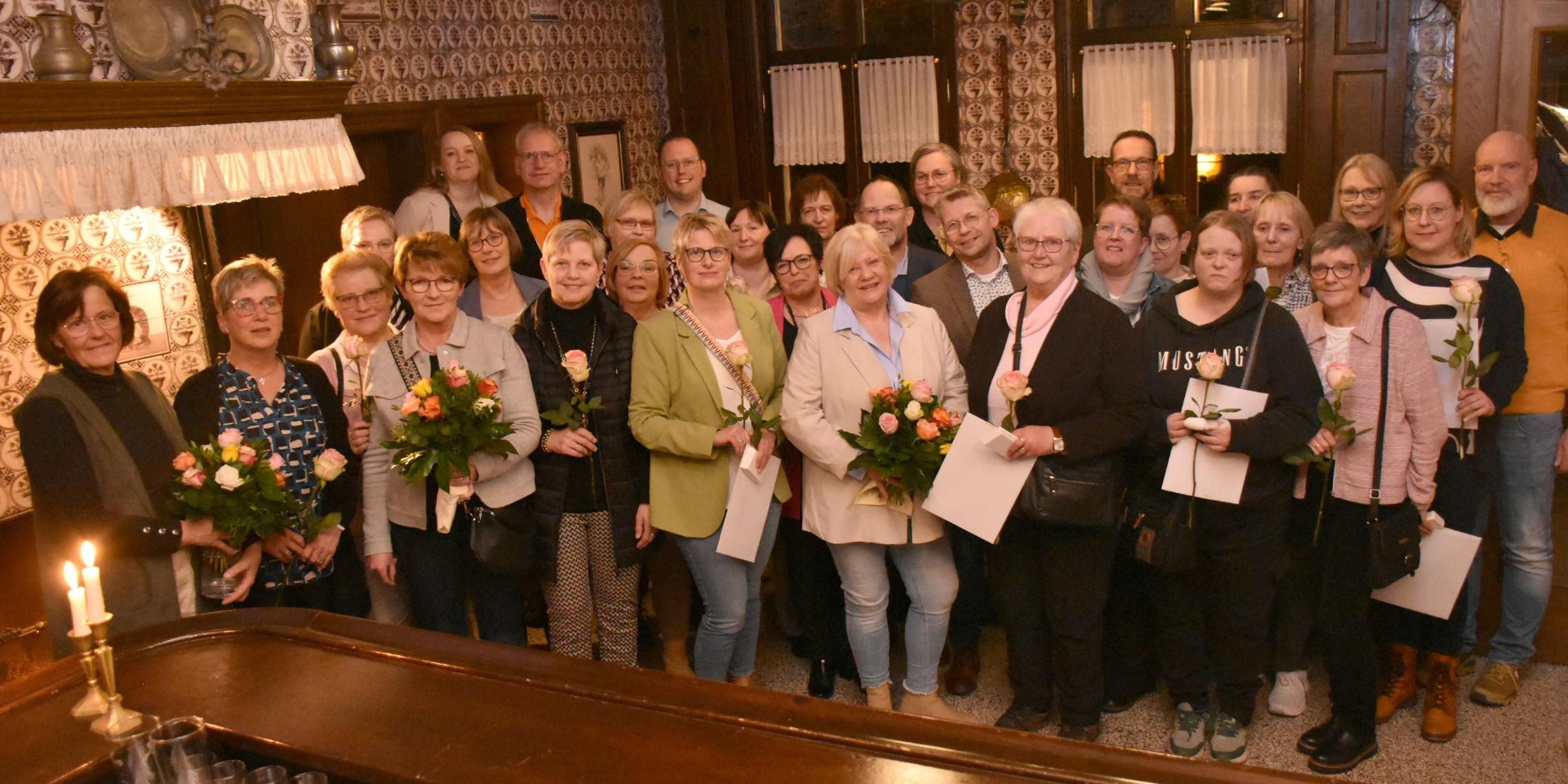 In einer Feierstunde ehrte der Vorstand des Caritasverbandes Ahaus-Vreden zahlreiche Jubilare.