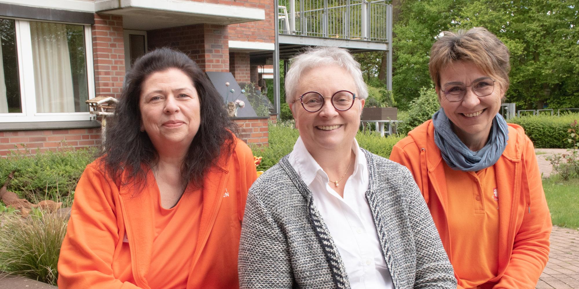 Monika Nienhaus (M.) leitete bislang den Palliativdienst des Caritasverbandes Ahaus-Vreden. Ihre Nachfolgerinnen sind Birgit Linnemann (l.) und Monika Terhart (r.).