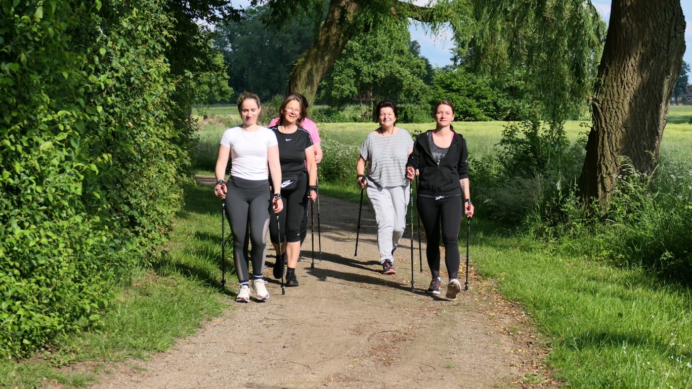 In Südlohn gab es einen Kurs Nordic Walking.